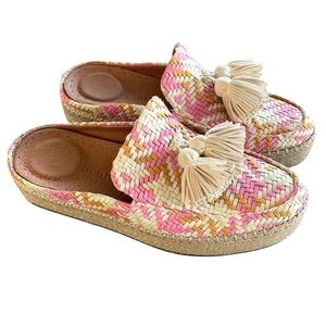 NIB! Gentle Souls by Kenneth Cole Rory
Espadrille Woven Platform Loafer Mule - 6